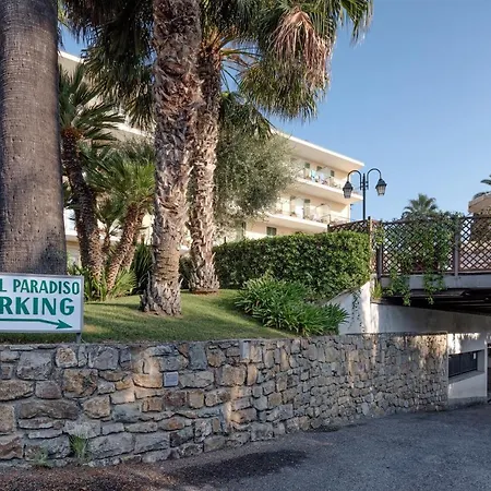 パラディソ ホテル 4*