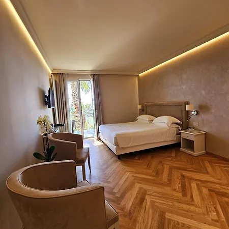 Paradiso Hotel 4*